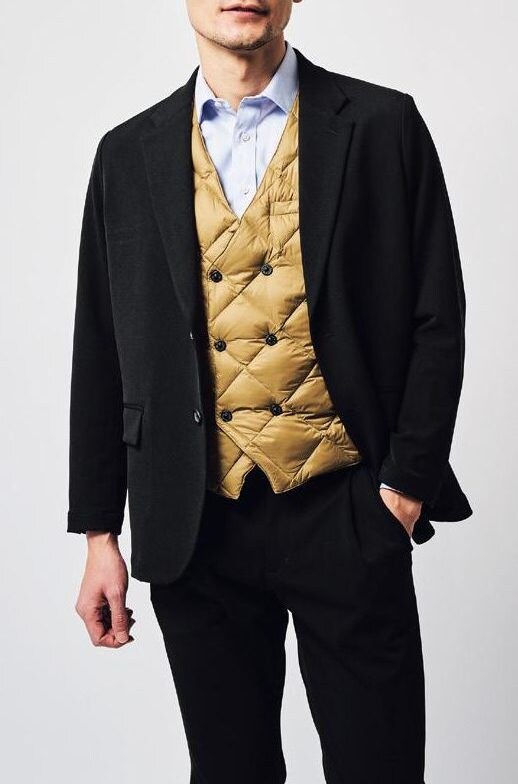 「タイオン/ダブルダウンジレ」ダブルブレストのジレ風にするだけでドレス感が大幅アップ