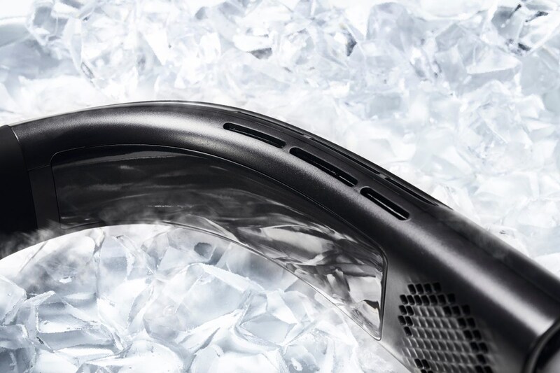 首にぴったりフィットするデザインなので、冷却プレートのひんやり感とファンによる送風をしっか りと体感できる