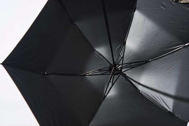 内側に黒いコーティングを施すことで高い遮熱効果を実現