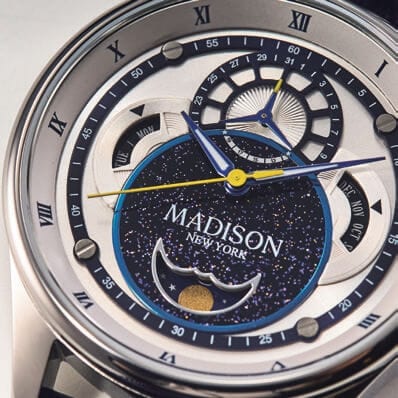 マディソン・ニューヨーク
イカロス　　ムーンフェイズの周辺が、光を受けてキラキラと輝くデザイン。宇宙へのロマンを感じさせる