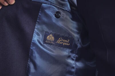 麻布テーラー／オーダー3Pスーツ　生地は国内毛織物の産地、尾州で織られたウール100％のグランドマーキーを使用