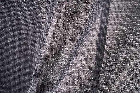 高通気生地で涼しげに着こなせる