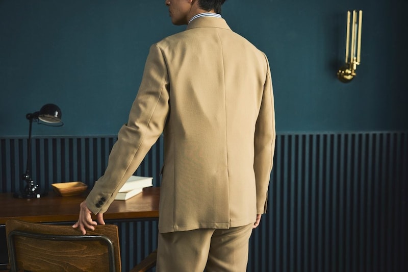 きれいなシルエットを追求しつつ、ややゆとりのある身幅なため、窮屈さ皆無で着用可能