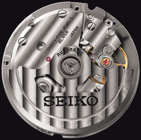 新開発したメカニカルムーブメントを搭載