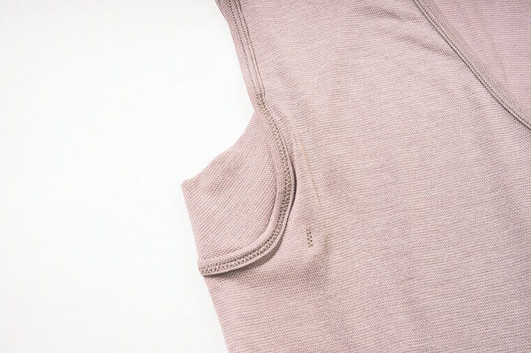 脇パッドが従来比3倍の大きさで脇汗に対応