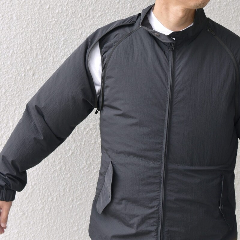 袖の取り外しが可能な2WAY仕様で、ベストとしても着用可能