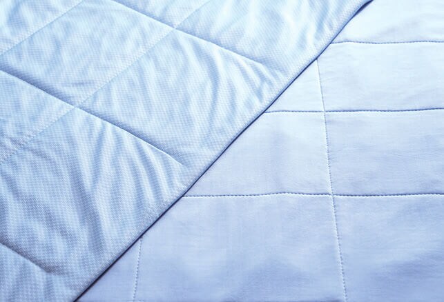 リバーシブル構造で梅雨～晩夏まで活躍