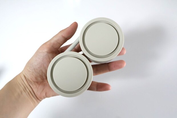 本体はかなり小さく重さも180gと軽い