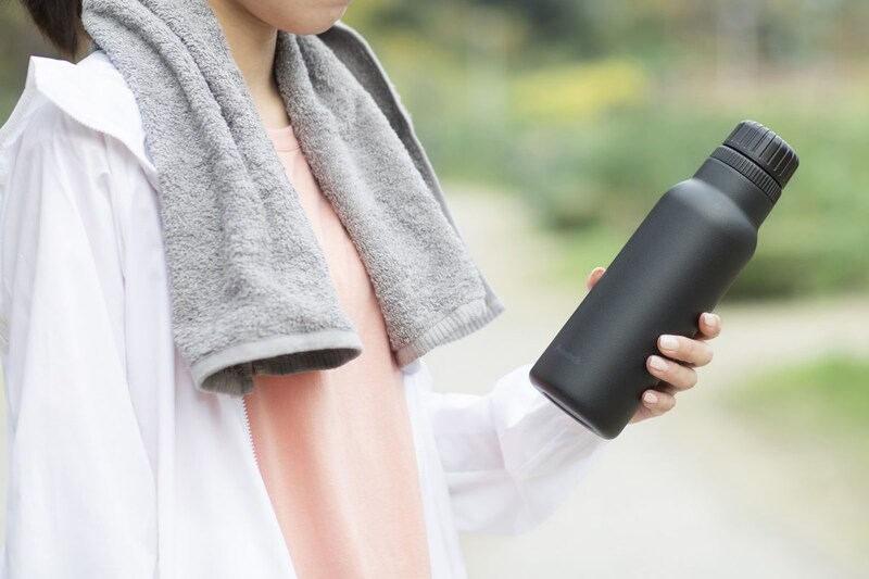 大人が使いやすいシンプルなボトルデザインは、大きめで手にしっかりと馴染むので、ランニングなどのスポーツシーンにもおすすめ。