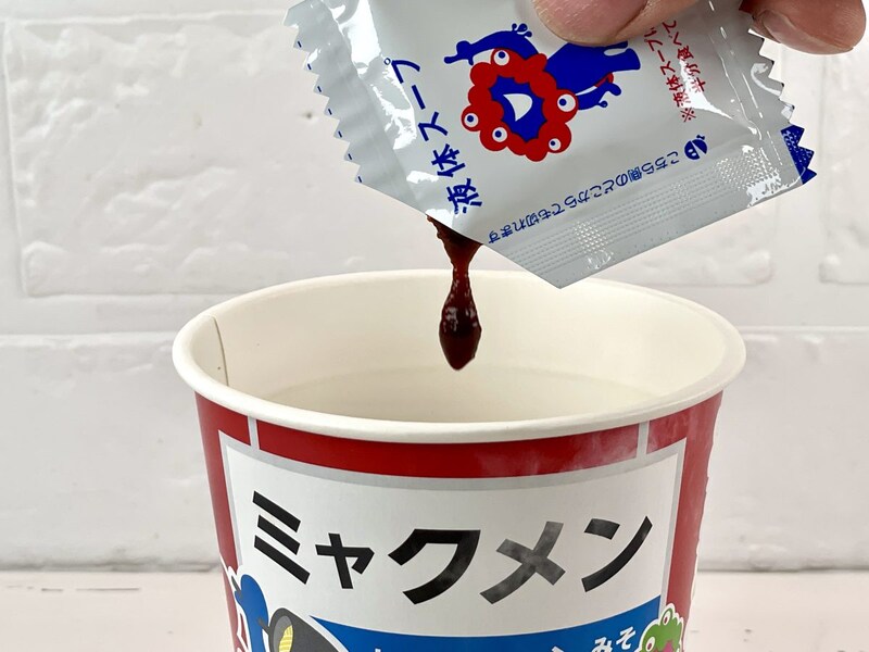 ナガトヤ　ミャクメン／味変ができると最初に紹介したのがこの「液体スープ」