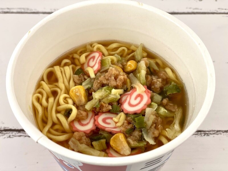 ナガトヤ　ミャクメン／具材はナルト、コーン、ねぎ、キャベツ、大豆ミート