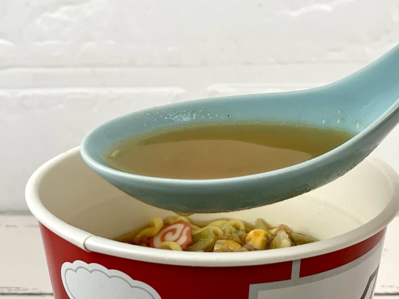 ナガトヤ　ミャクメン／スープはベーシックな醤油味。チキンベースとポークベースの合わせです