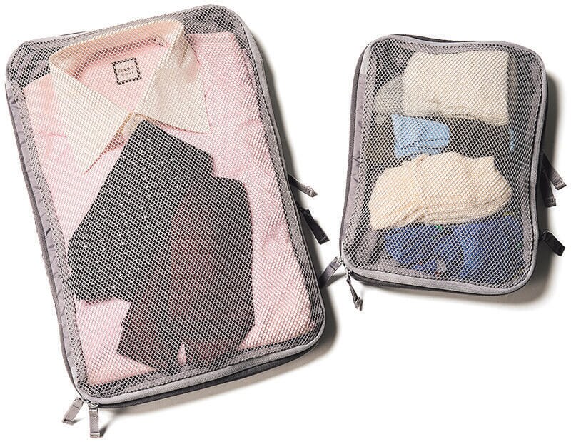 ポリエステル仕分けケース 圧縮タイプ　「ポケットが2つあるので、旅先では着終わった衣類とこれから着る衣類に分けて収納しています」（スタイリスト 小林知典さん）