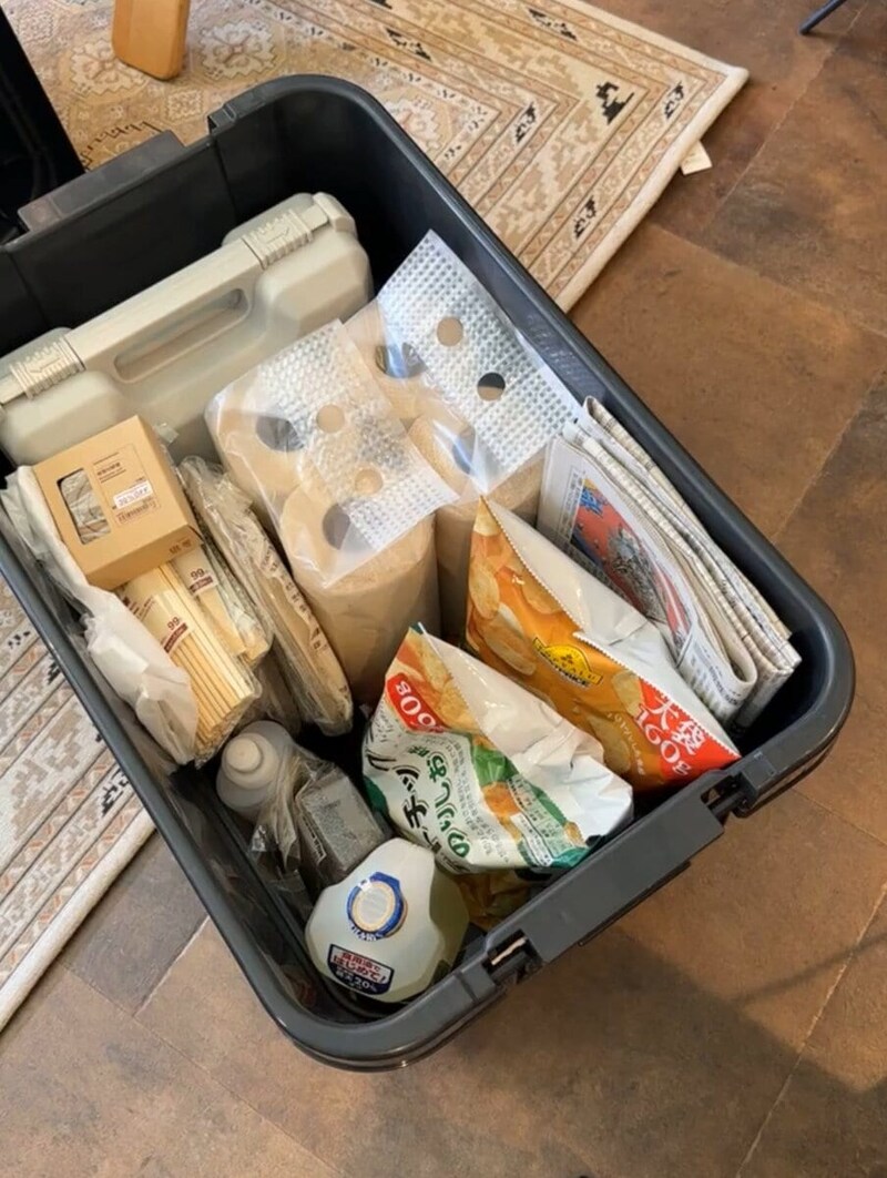 再生ポリプロピレン入り 頑丈収納ボックス ダークグレー　「日用品やお菓子などのストック入れにしています。収納力があり、おしゃれに隠せるので重宝しています」（無印良品愛好家 あやのすけさん）