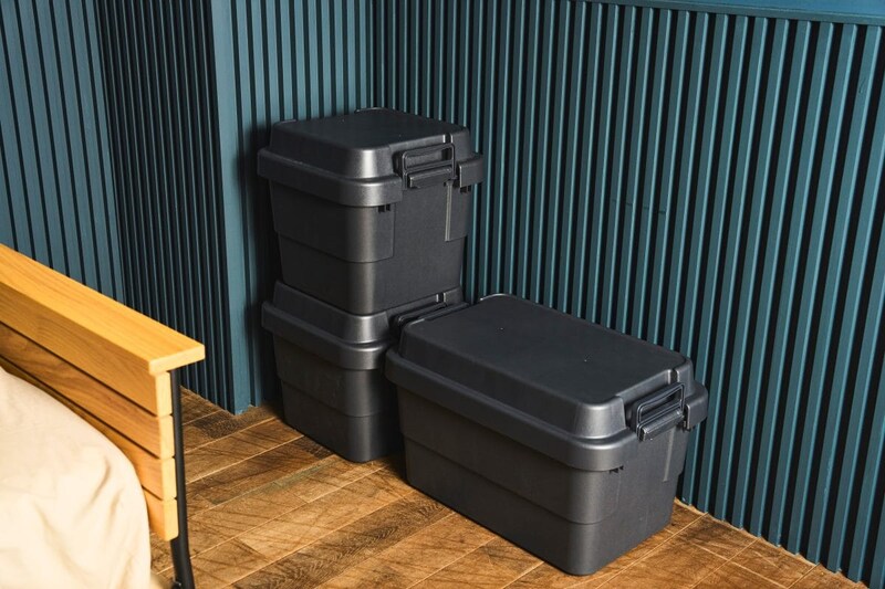 再生ポリプロピレン入り 頑丈収納ボックス ダークグレー 大￥2,490、小￥1,990 ※無印良品ネットストアのみの販売