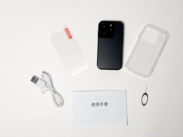 付属品として、USB Type-Cケーブル、スマホカバー（クリア）、スクリーンプロテクターがセットになっています