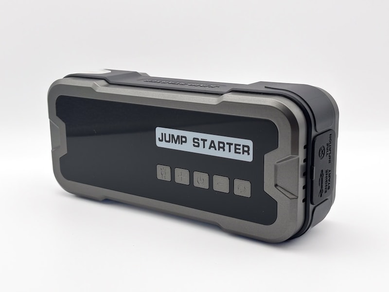 TERLYBAOジャンプスターター本体の実寸値は210×95×65mmです