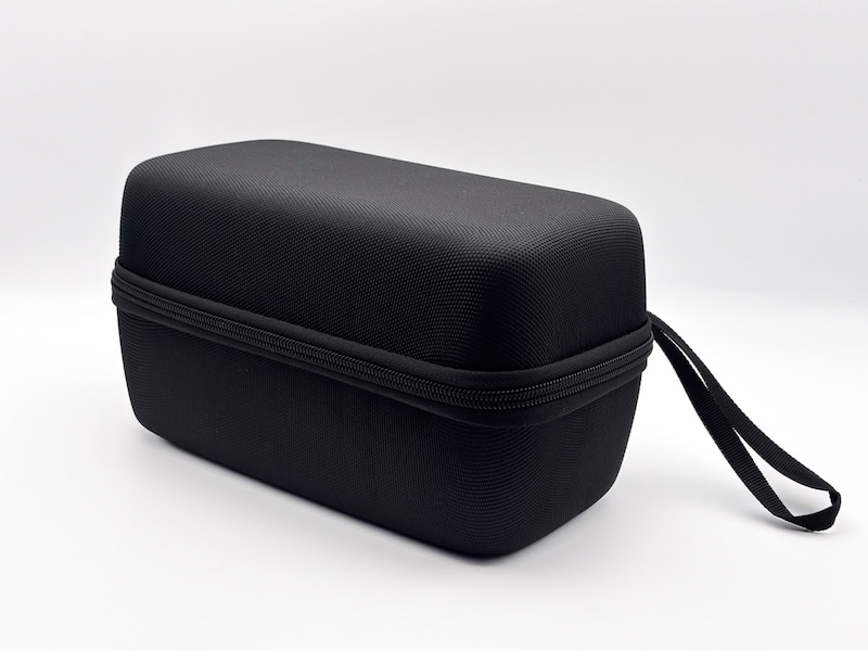 付属ケースの実寸値は230×135×110mmです