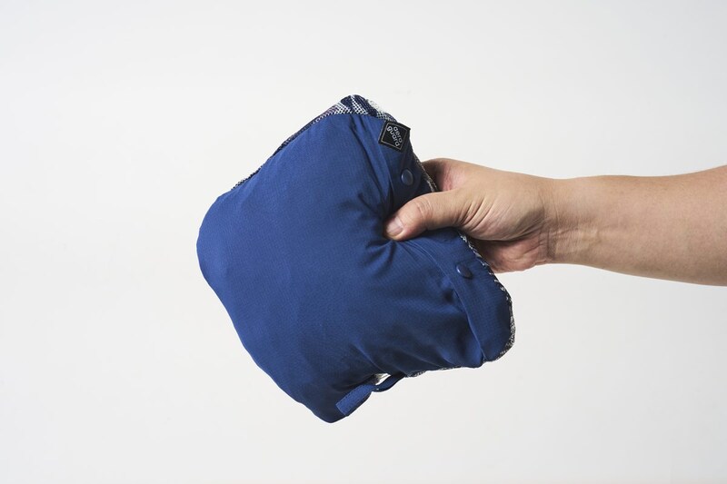 持ち運びに便利なポケッタブル仕様