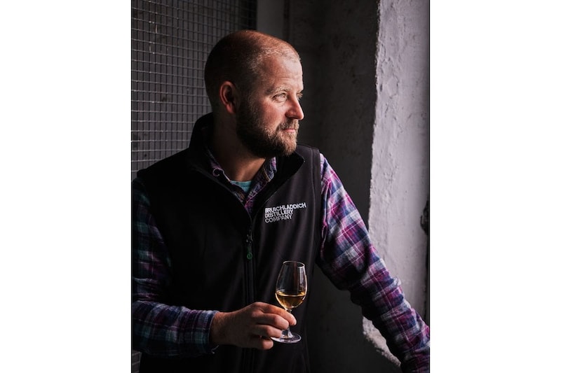 ブルックラディ蒸留所のマスター・ブレンダー アダム・ハネット