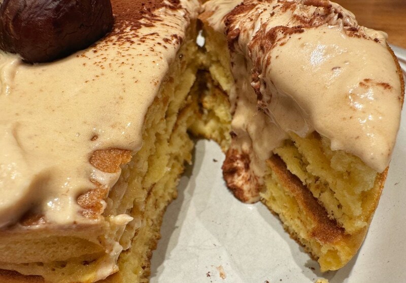 焼きたてのホットケーキにのせてもクリームが溶けにくいよう、クリームのやわらかさにもこだわっている