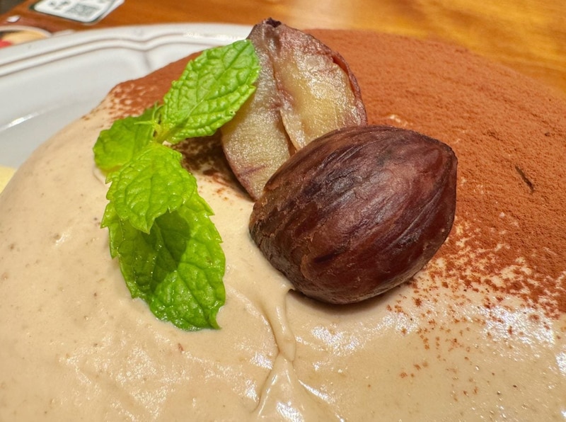 トッピングのホロ苦いココアパウダーがアクセントとなって、大人のデザート感を演出してくれています