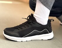 【ワークマンで大ヒット】1,500円で「長く履いても疲れない」噂のコスパ最強スニーカーの実力を徹底検証