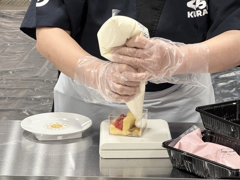 3チームくじ引きでデザートの種類を決め、早速決勝戦スタート！