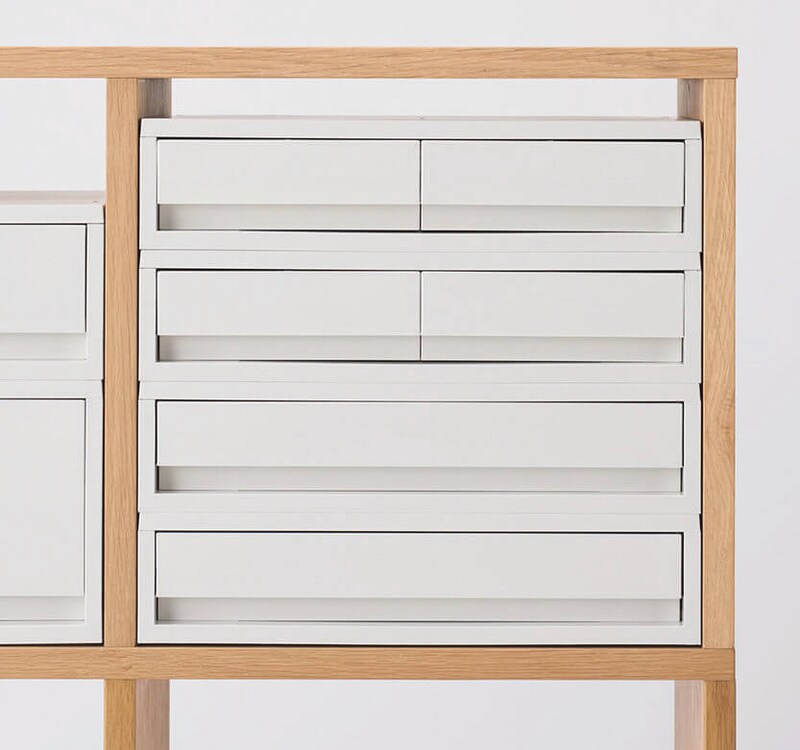 同シリーズはスタッキングできる上に無印良品のシェルフにピッタリ収まり、きれいな収納スペースが作れる