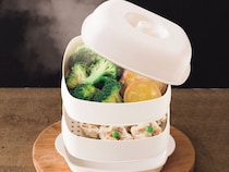 【編集者がガチ惚れ】ニトリの神すぎる「999円レンジせいろ」ほか、 プロが“2025年に一番買ってよかった”No.1傑作選