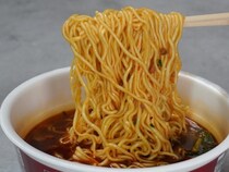 【このカップ麺、激うま】セブンで見つけたら即買い！「宝鐘マリン×寿がきや」のコラボ麺がガチすぎてビビった…マニア驚愕の完成度