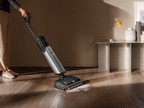 【ダイソン、シャークに次ぐ!?】掃除機界“第3の黒船”が日本上陸！ 80℃熱水×2万Pa吸引の「MOVA」が凄すぎた…体験レポート