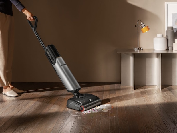 【ダイソン、シャークに次ぐ!?】掃除機界“第3の黒船”が日本上陸! 80℃熱水×2万Pa吸引の「MOVA」が凄すぎた…体験レポート