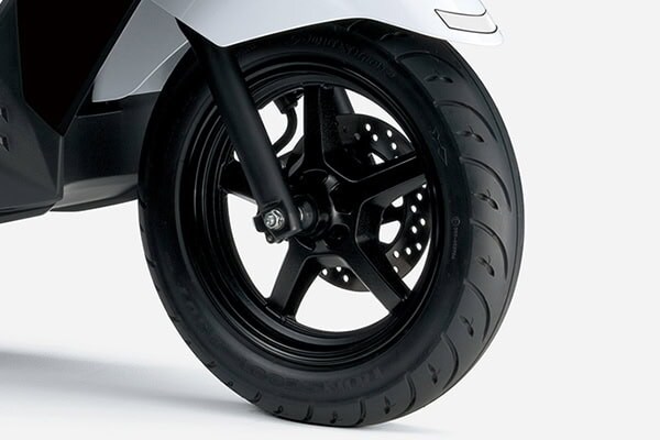 安定感のある走りを叶える12インチタイヤ