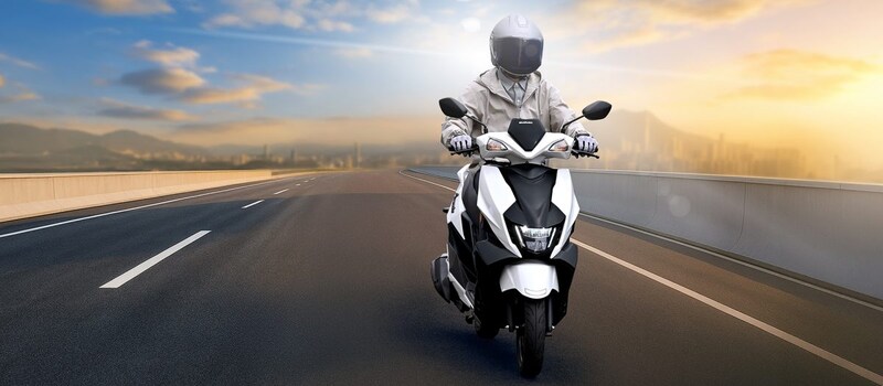 スポーティなルックスに軽快な走りを備えたスズキの「アヴェニス125」