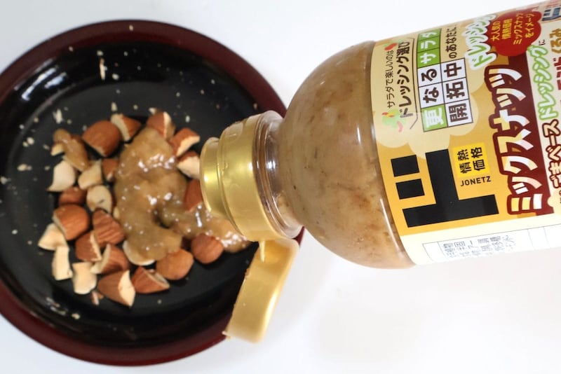 ピーナッツとカラーマーの瓶の写真, 付録や便利アイテムの情報を提供するMonomaxのコンテンツに最適。.