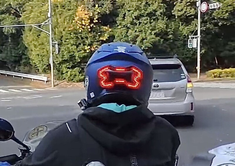 昼間のライドでも十分な発光で存在をアピール