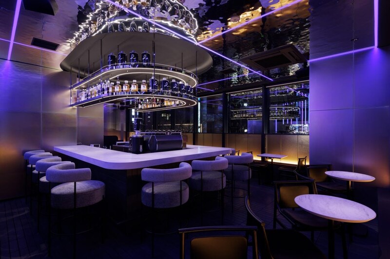 非日常へと誘う、重厚感のあるESPRESSO & BAR