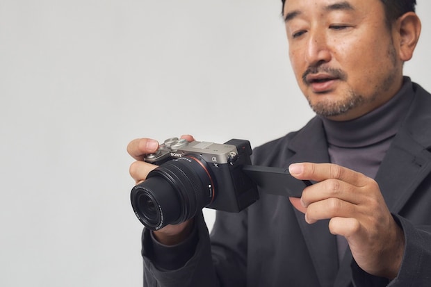 「α7C II」の魅力は、小型・軽量さ