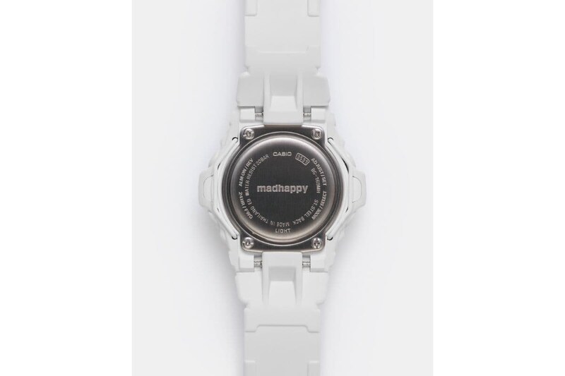 裏蓋にはMadhappyのロゴを刻印