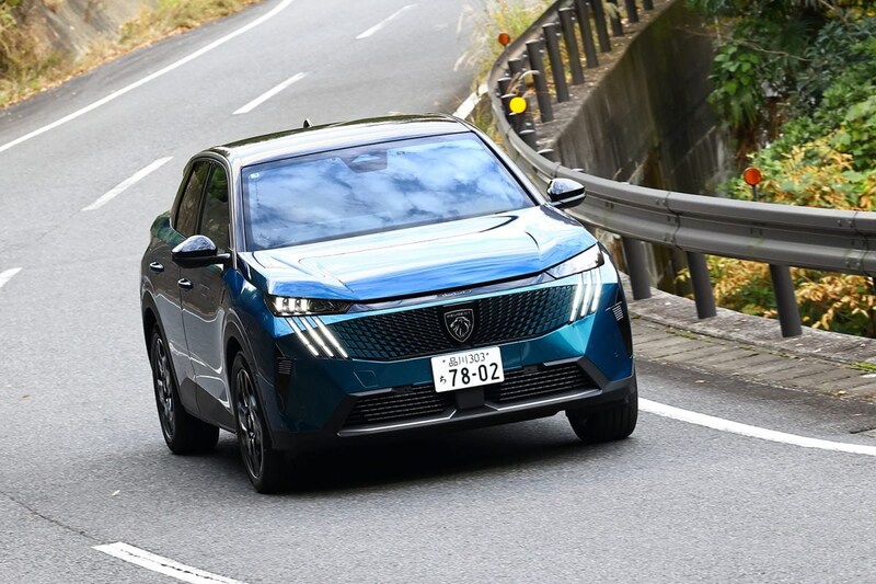 1.2リッターターボのハイブリッドを搭載。力強くキビキビと走る