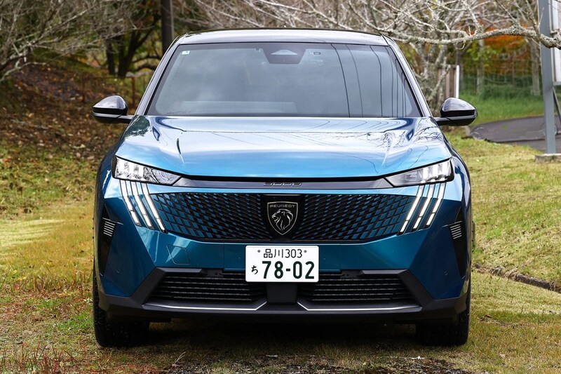 プジョー 3008 GTハイブリッド アルカンタラパッケージ。メーカー希望小売価格は￥5,730,000