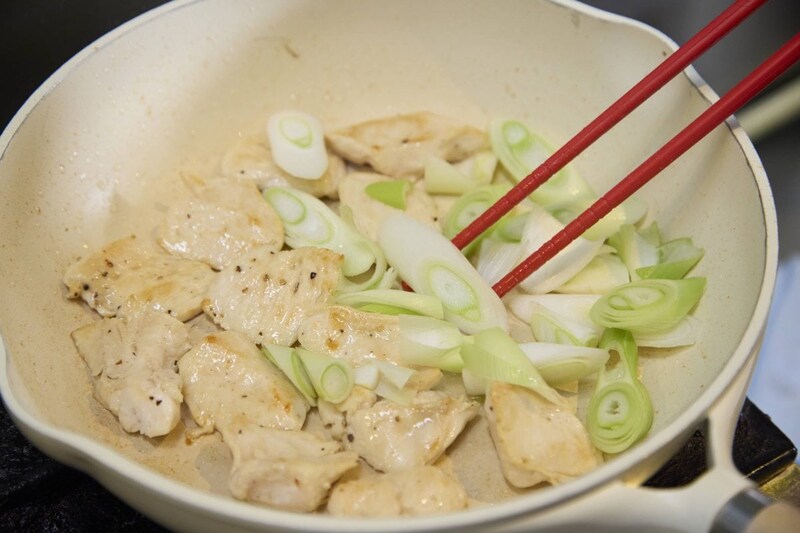 STEP1　下ごしらえをして食材を炒める