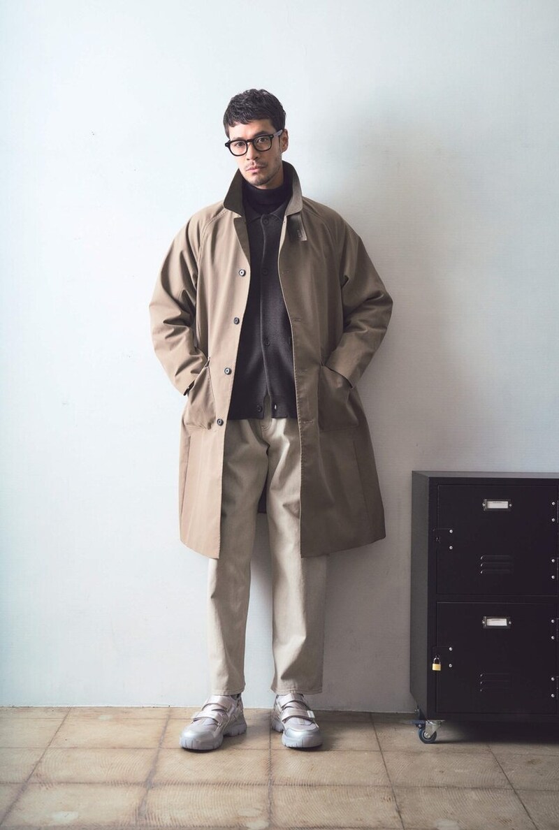 大人っぽいスタイリングにこそ足元をシャカで決めてこなれ感を！