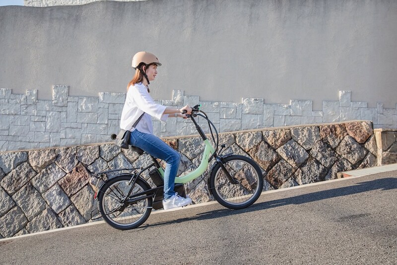 坂道発進時にセンサーによって出力を抑えてウィリーを軽減させるシステムも備える