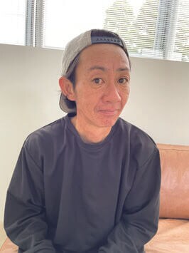 「ヘアメイクアップアーチスト　萩原典幸さん」
ファッション誌などで活躍するヘアメイクアーティストでありながら、家業である農家の顔も持つ。農繁期は翌日まで疲れを残しがち