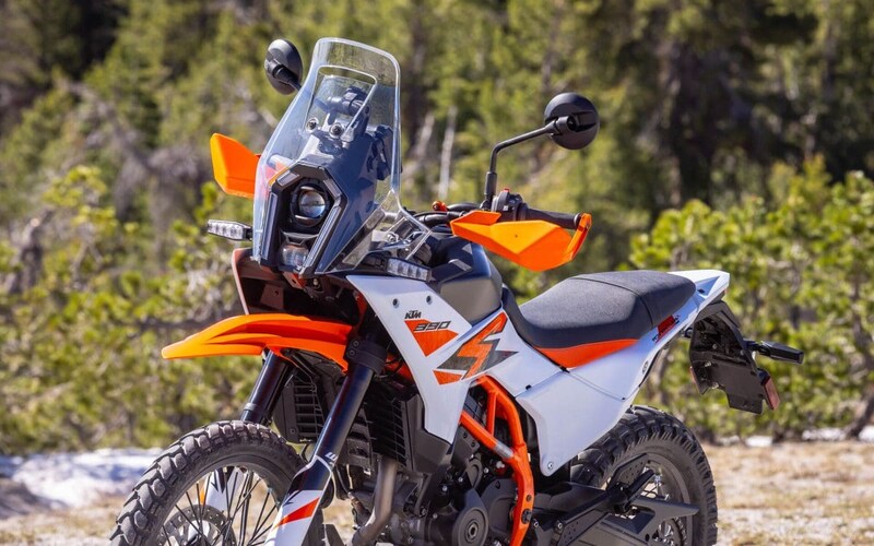 普通二輪免許で冒険を楽しめるKTMの「390 ADVENTURE R」