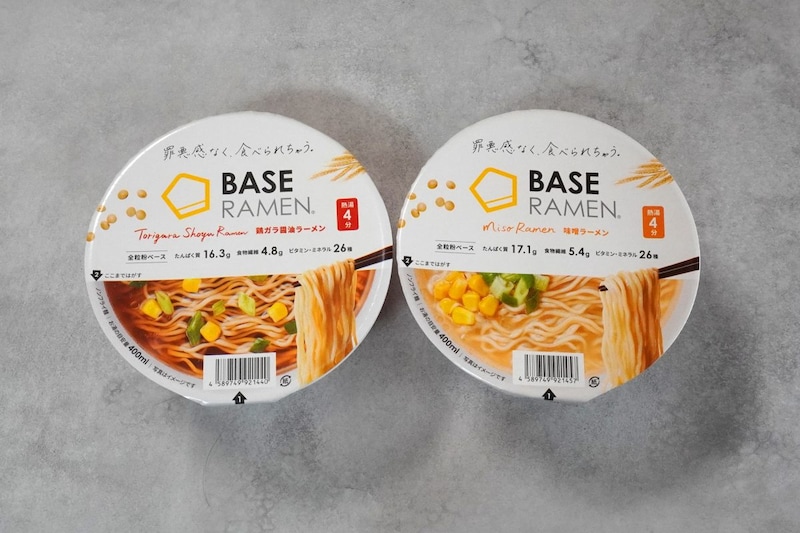 「BASE RAMEN 鶏ガラ醤油ラーメンと「BASE RAMEN 味噌ラーメン」