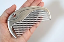 【ドンキが本気出した】990円コーム「mion」があのラブクロムにそっくり!? 5000円の本家とガチ比較したら衝撃の結果に…