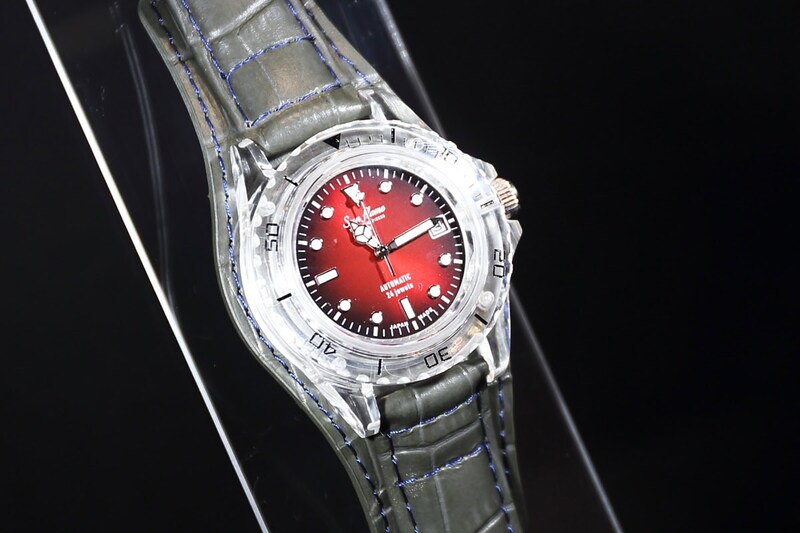 ケースにサファイアクリスタルを使ったモデル